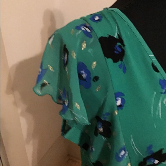 Adrienne Vittadini Green Ruffled Tie Front Blouse - Picture 5 of 6